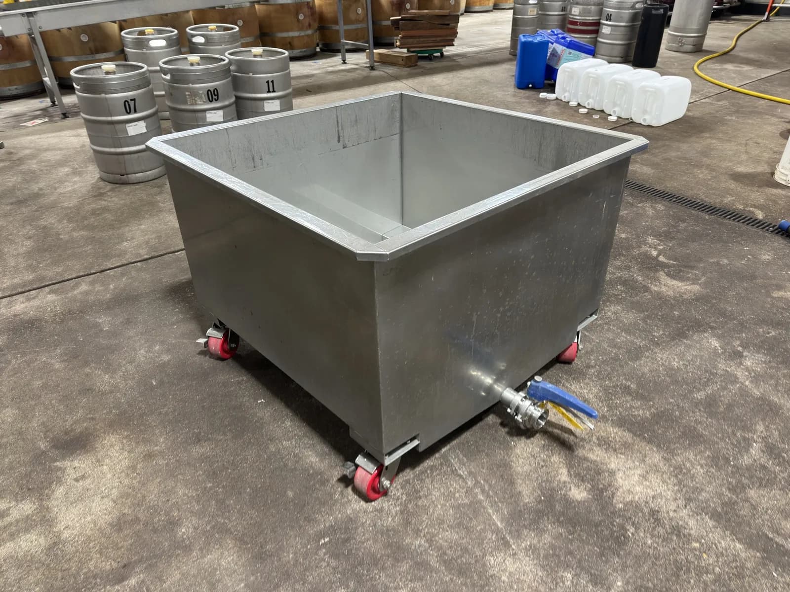 stainless-steel-rolling-drain-bin-d8d064