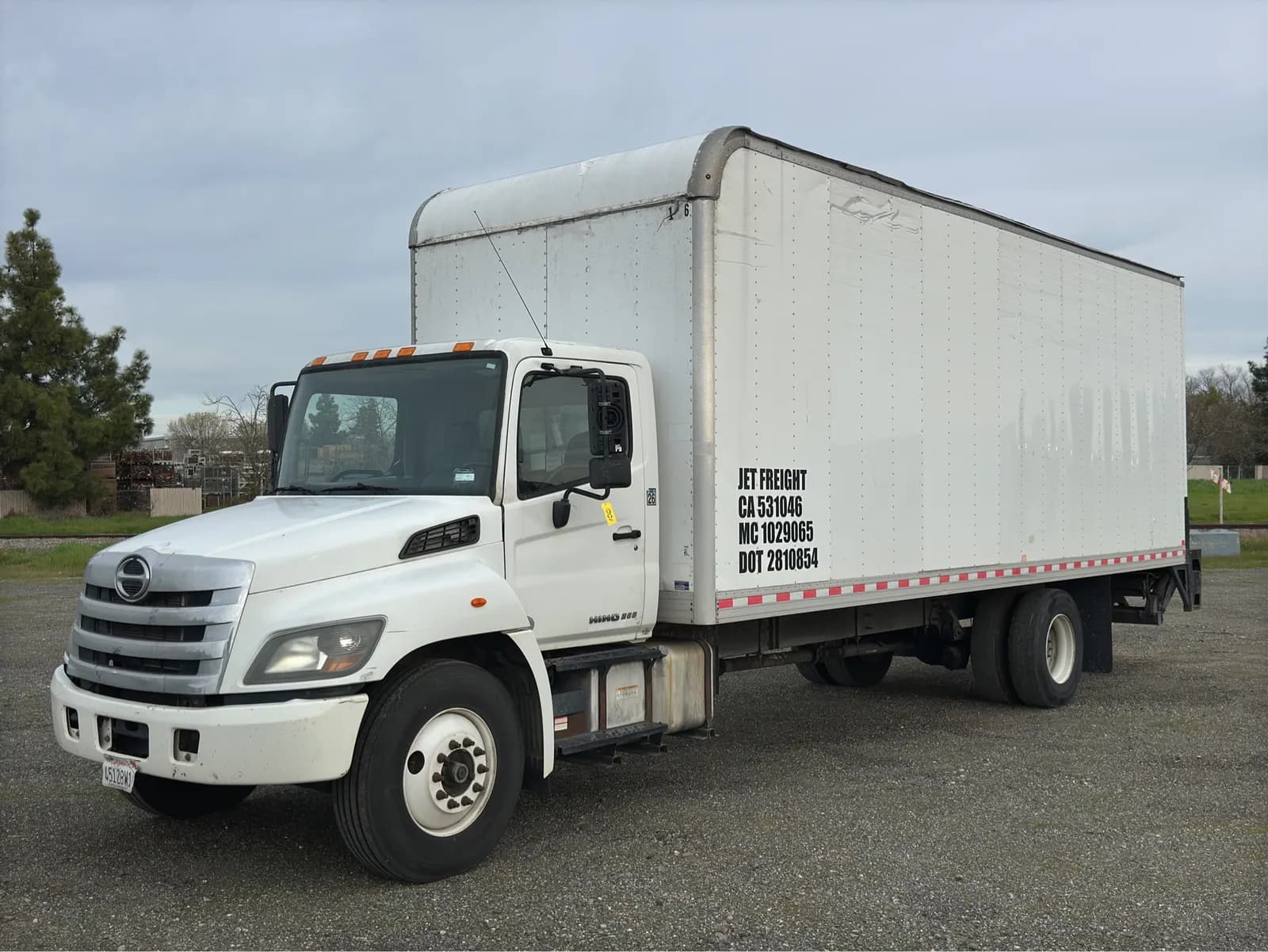 2017-hino-268-box-truck-mm0xbh5s