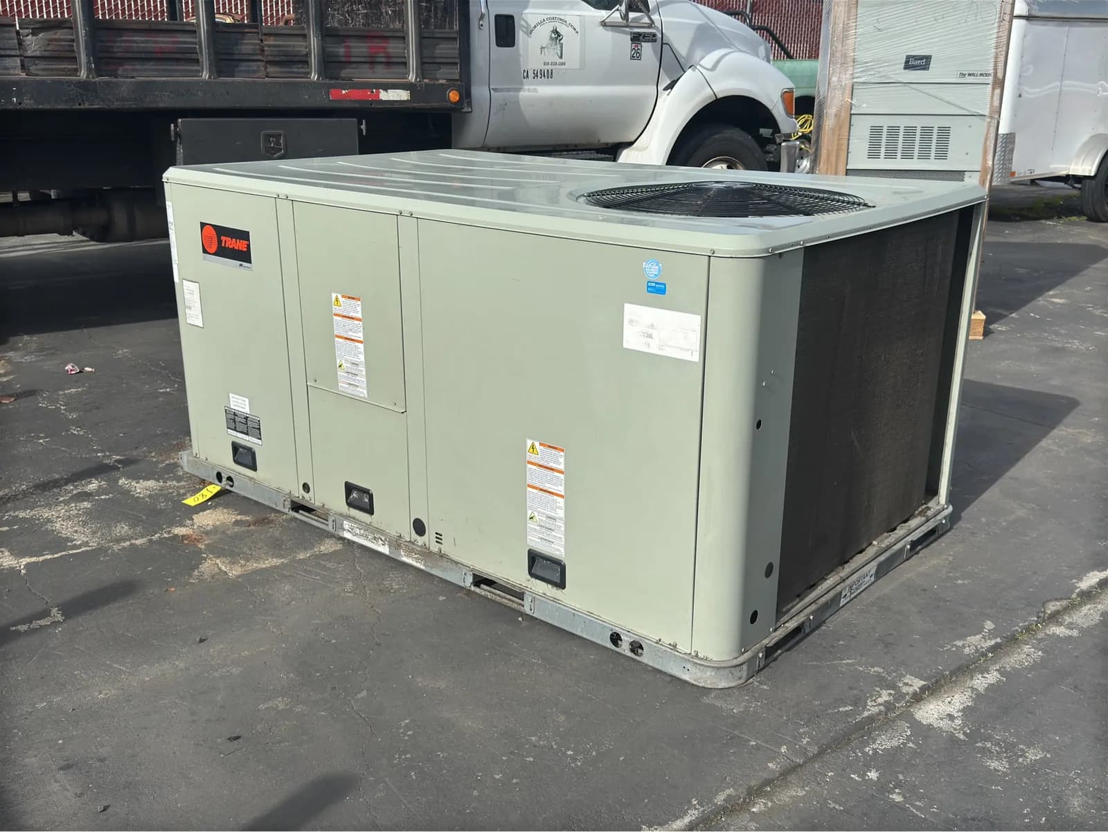 trane-commercial-rooftop-hvac-unit-unused-mm2q5g9j
