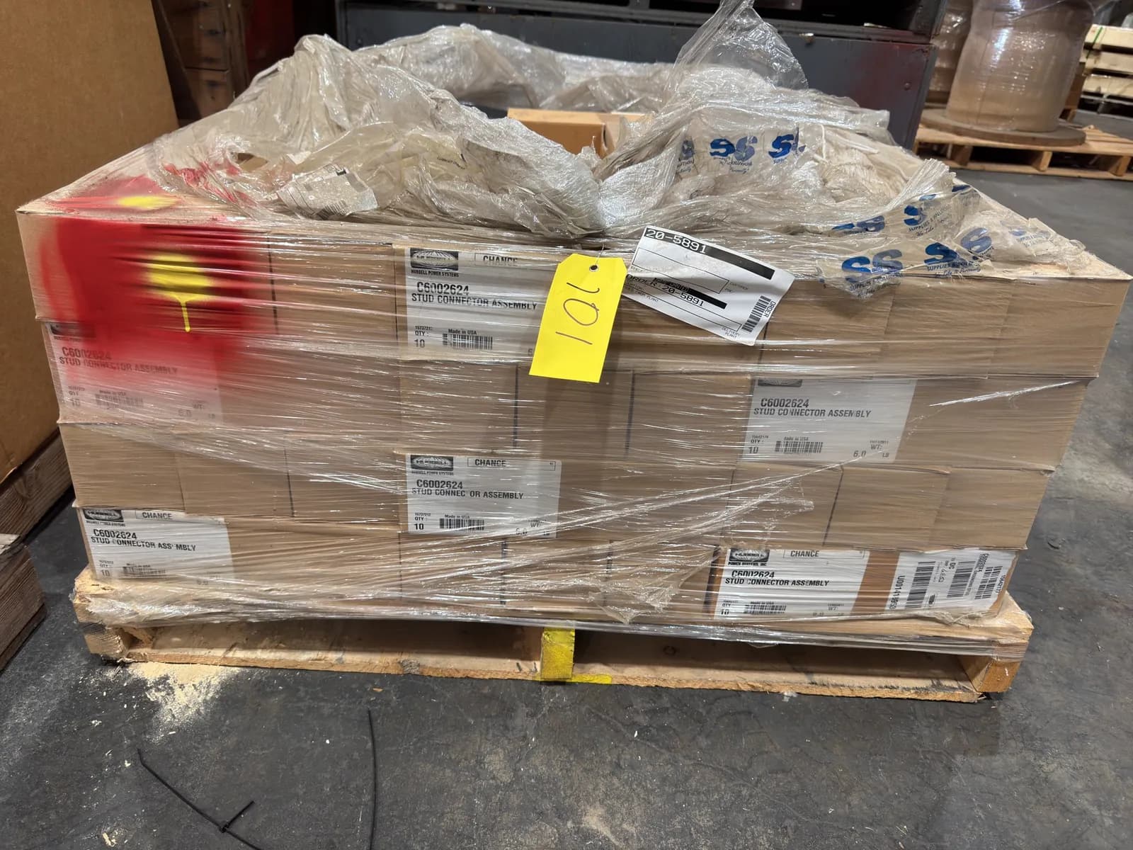 contents-of-pallet-approximately-96-hubbell-stud-connector-assembly-boxes-50d4d5