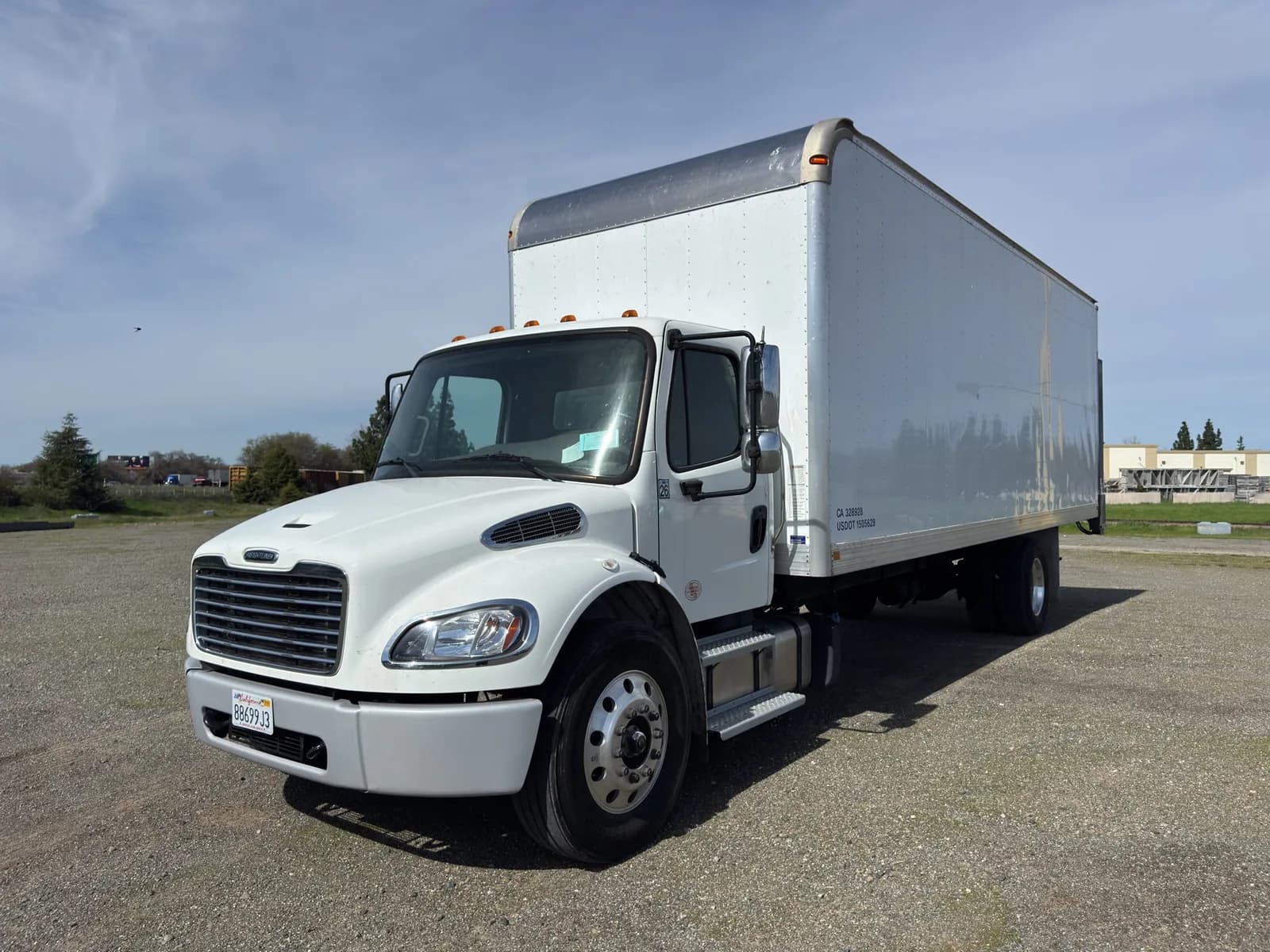 2023-freightliner-m2-106-26-box-truck-mm5hozi6
