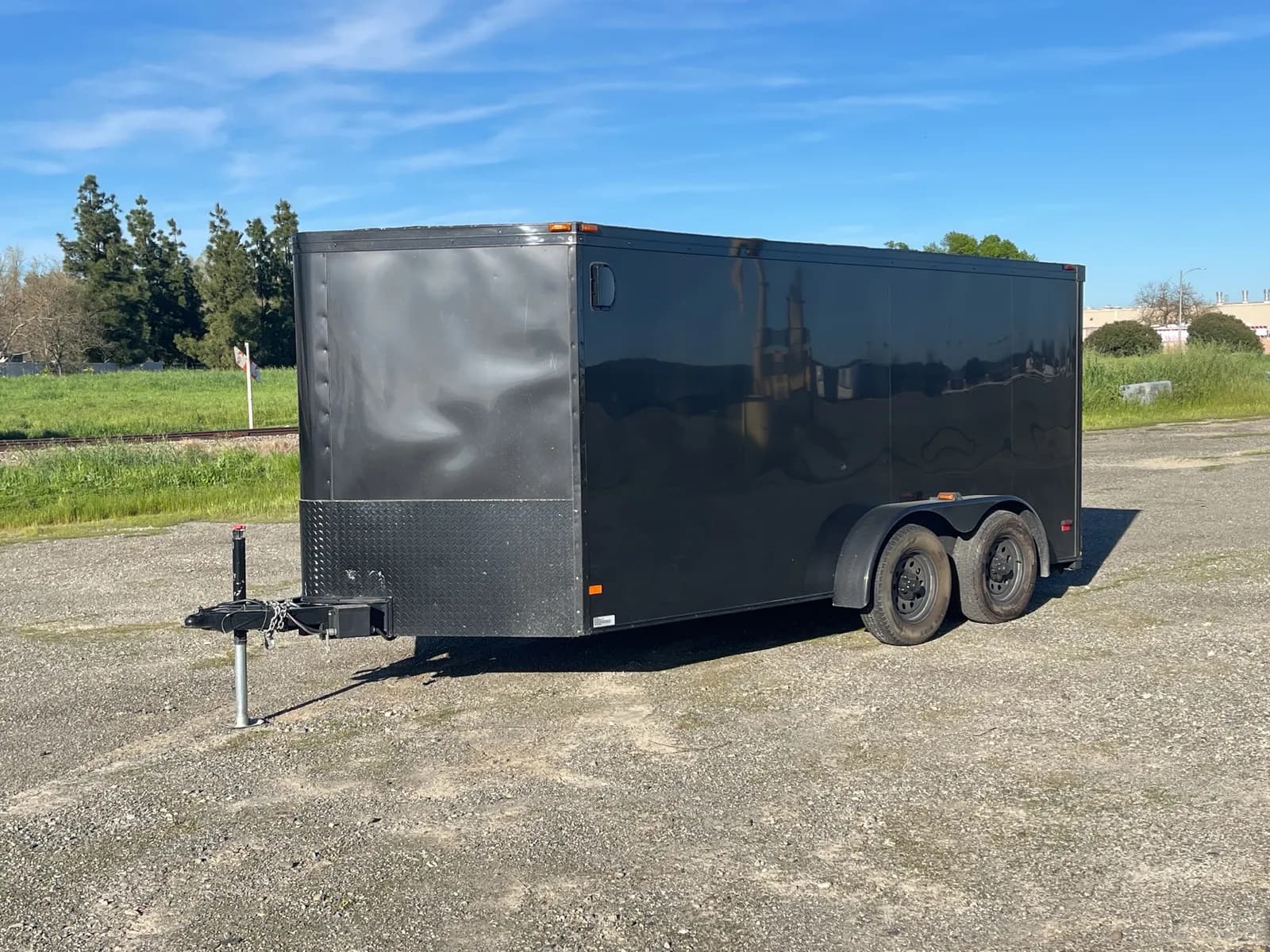 2014-looks-carrier-trailer-mmfhrld3