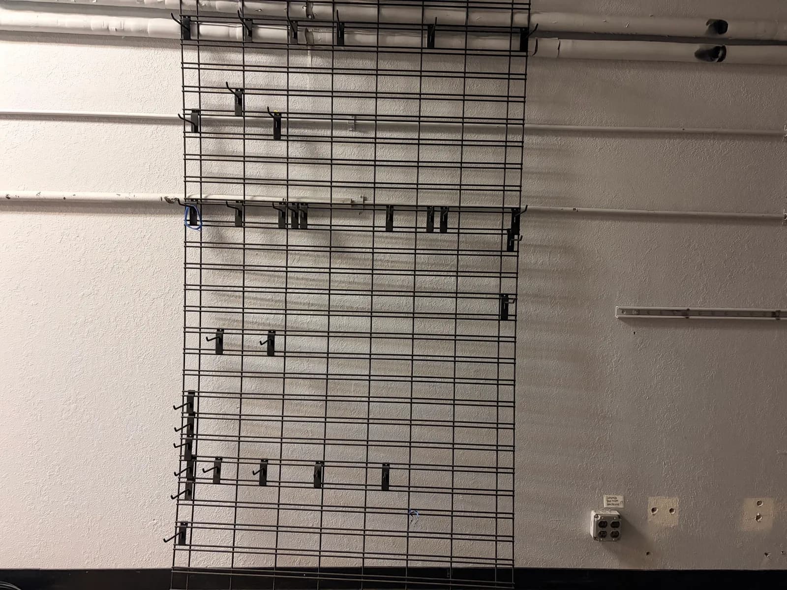 wall-rack-with-hooks-4e64cf