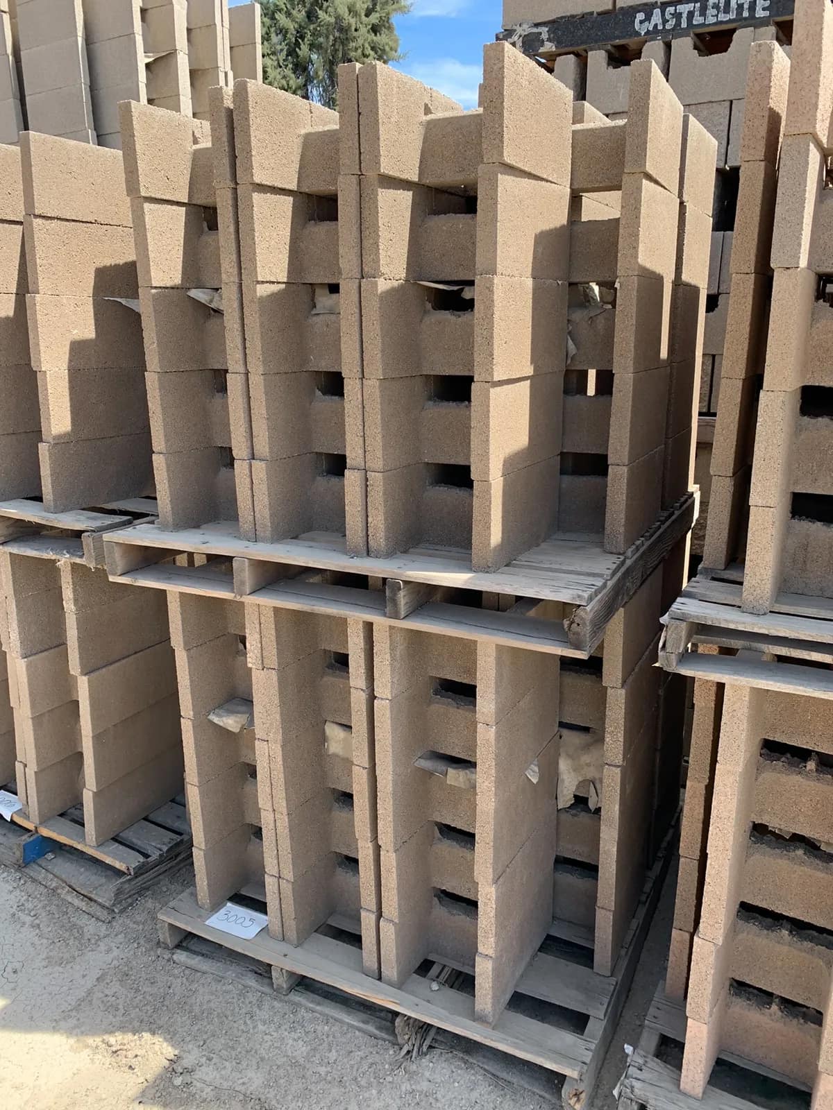 2-pallets-of-12x8x16-doebb-tan-c581b0
