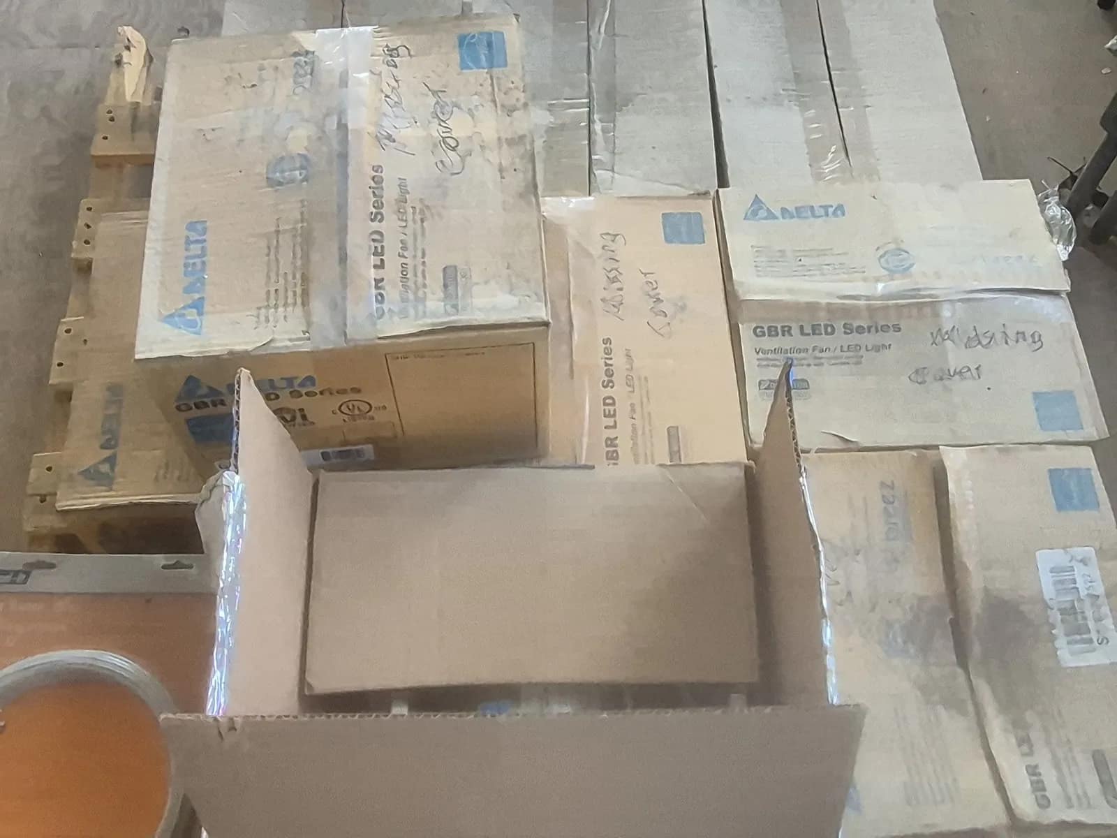 contents-of-pallet-4-register-grill-pack-6-ventilation-fan-1-direct-drive-ceiling-exhaust-fan-e8ead5