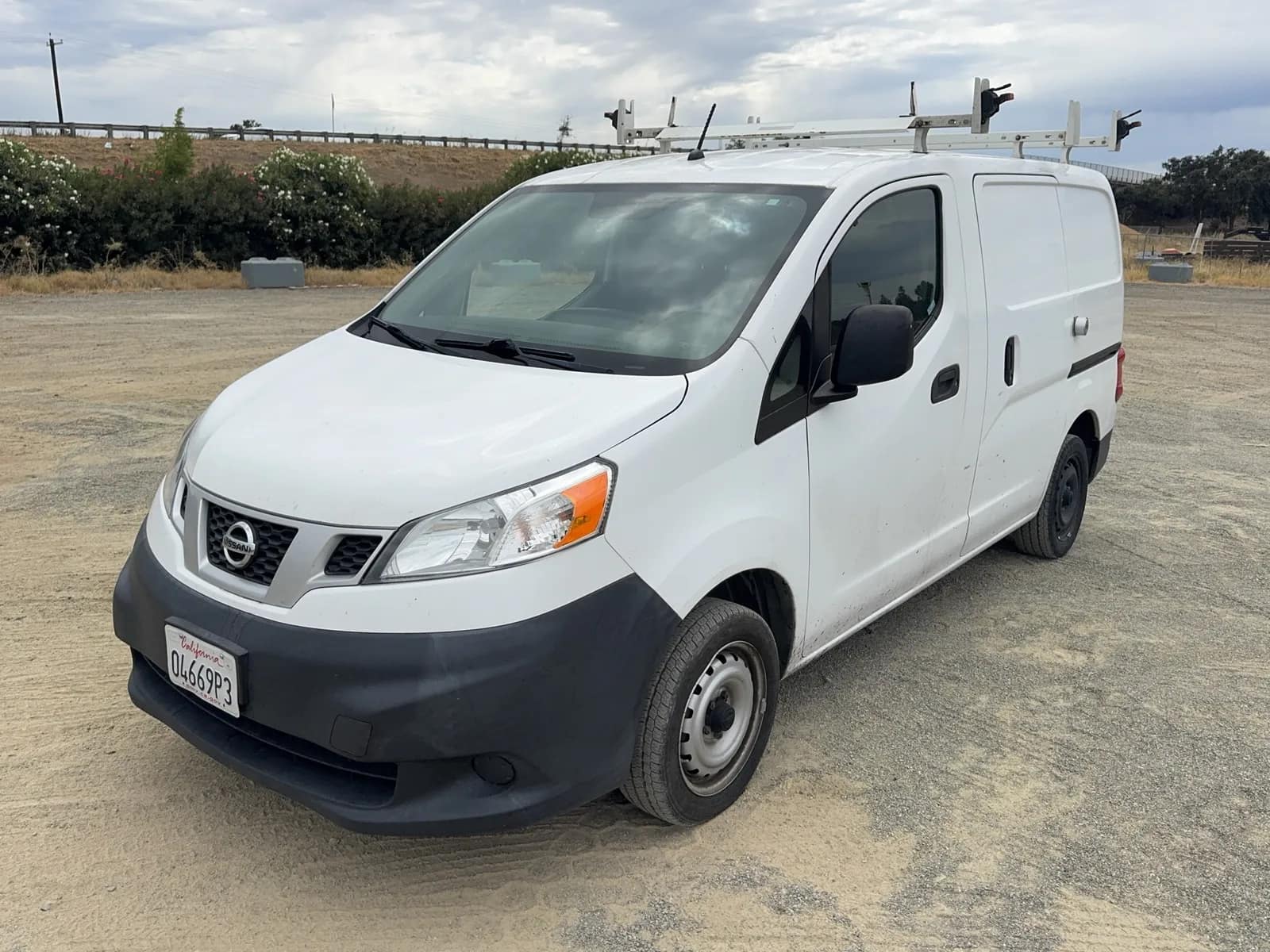 2017-nissan-nv200-utility-van-163270
