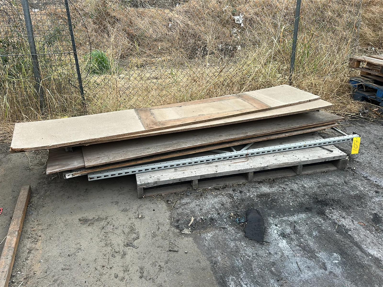 contents-of-pallet-2-8-uprights-5-205-x1075-plywood-shelves-and-10-8-crossmembers-13600a