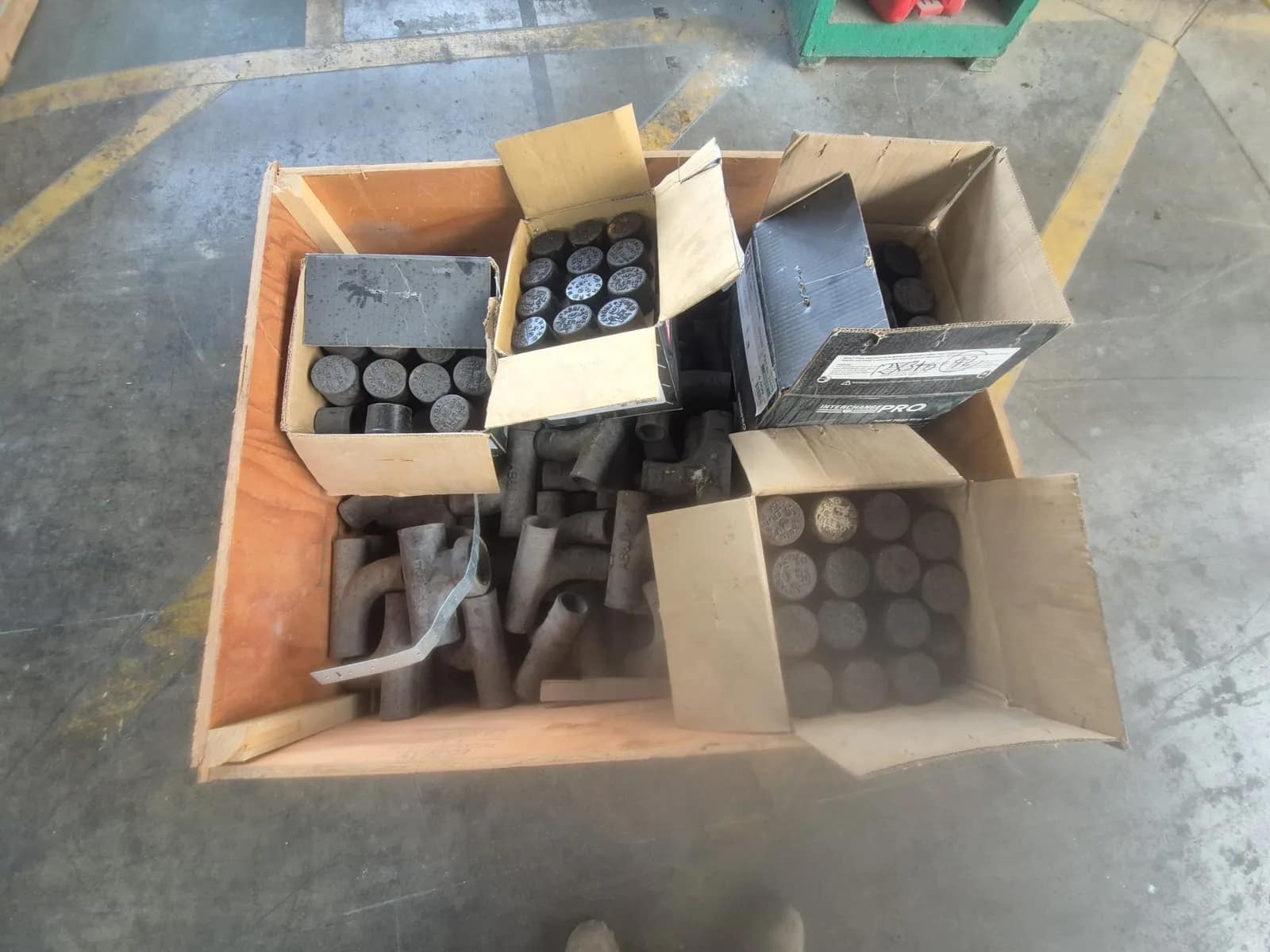 contents-of-pallet-assortment-of-cast-iron-sanitary-tee-1-1-2-2-plug-no-hub-2x1-8-bendcut-from-1-8-bend-ext-2c7205