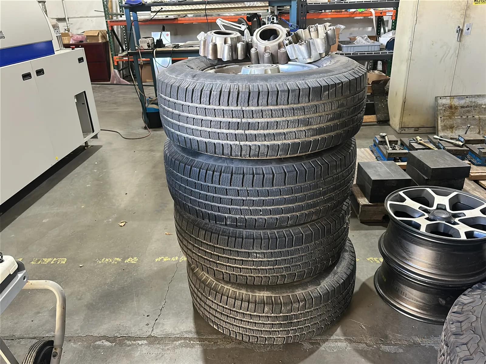 4-michelin-lt265-75r16-tires-with-ford-hubcaps-dedff9