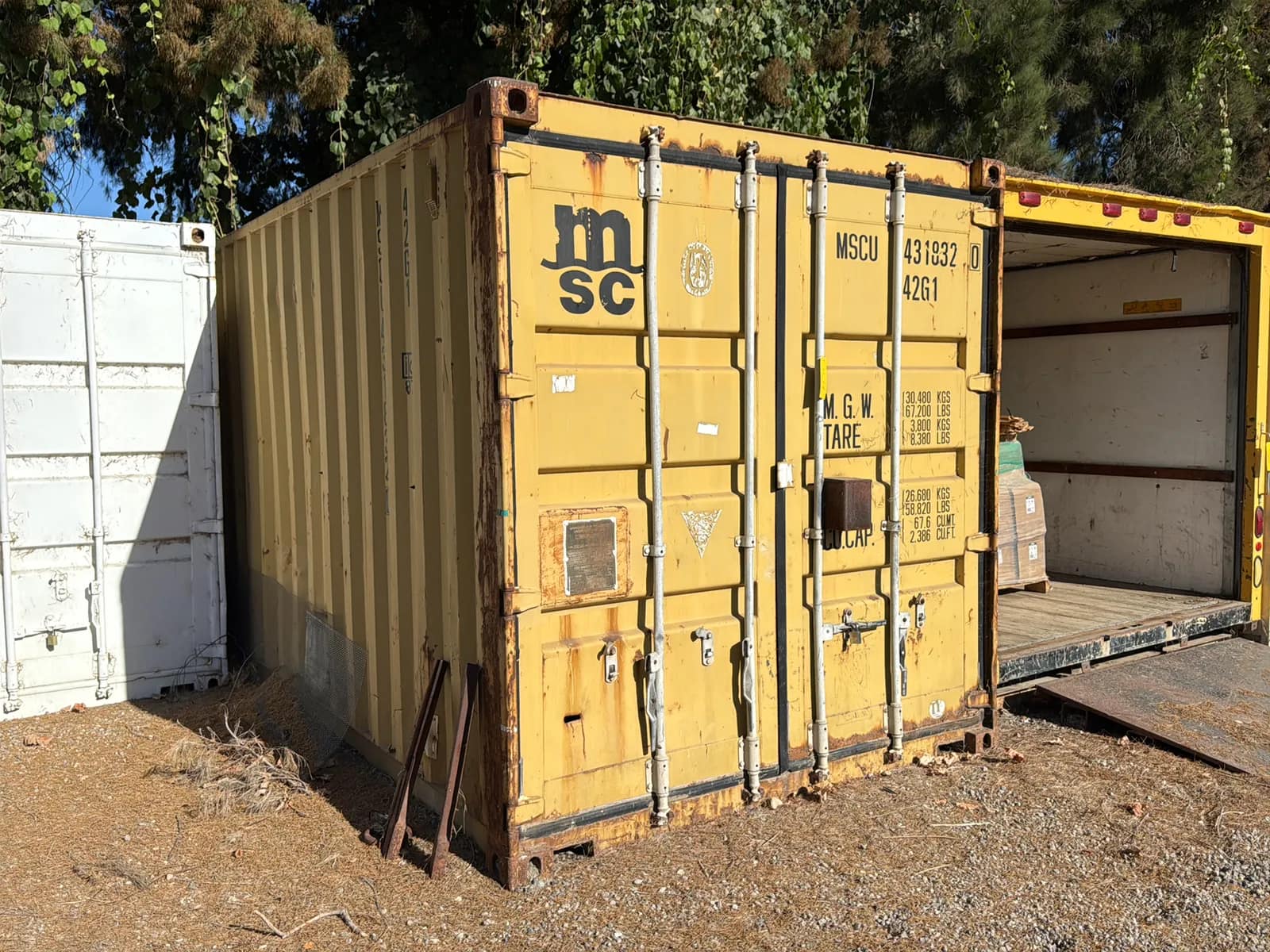 40-shipping-container-mv2hmza9