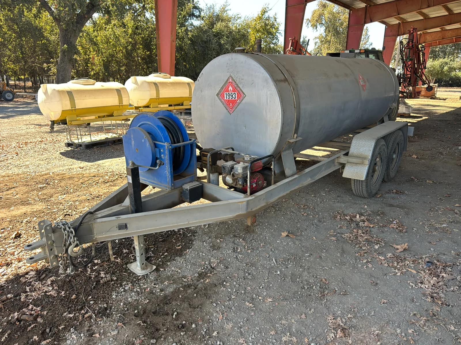 1000-gallon-diesel-fuel-trailer-5db040