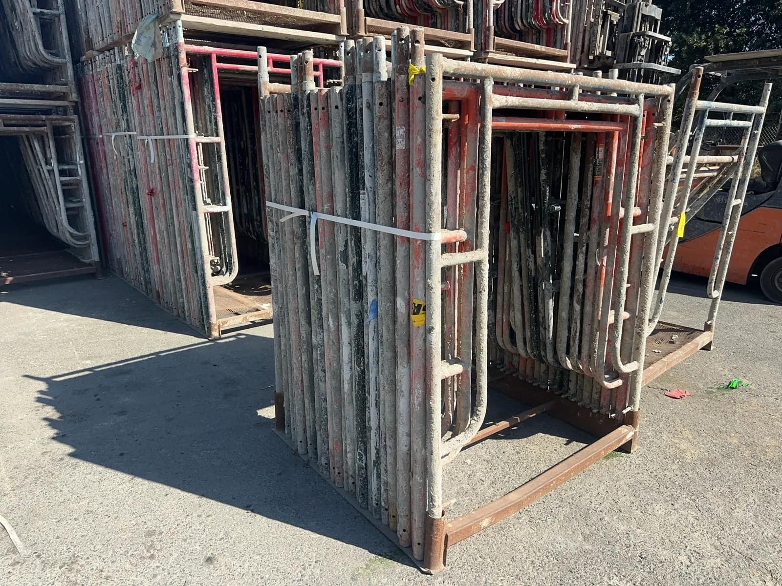 25-5x4-steel-scaffolding-frames-with-custom-metal-rack-mv6s3wzh